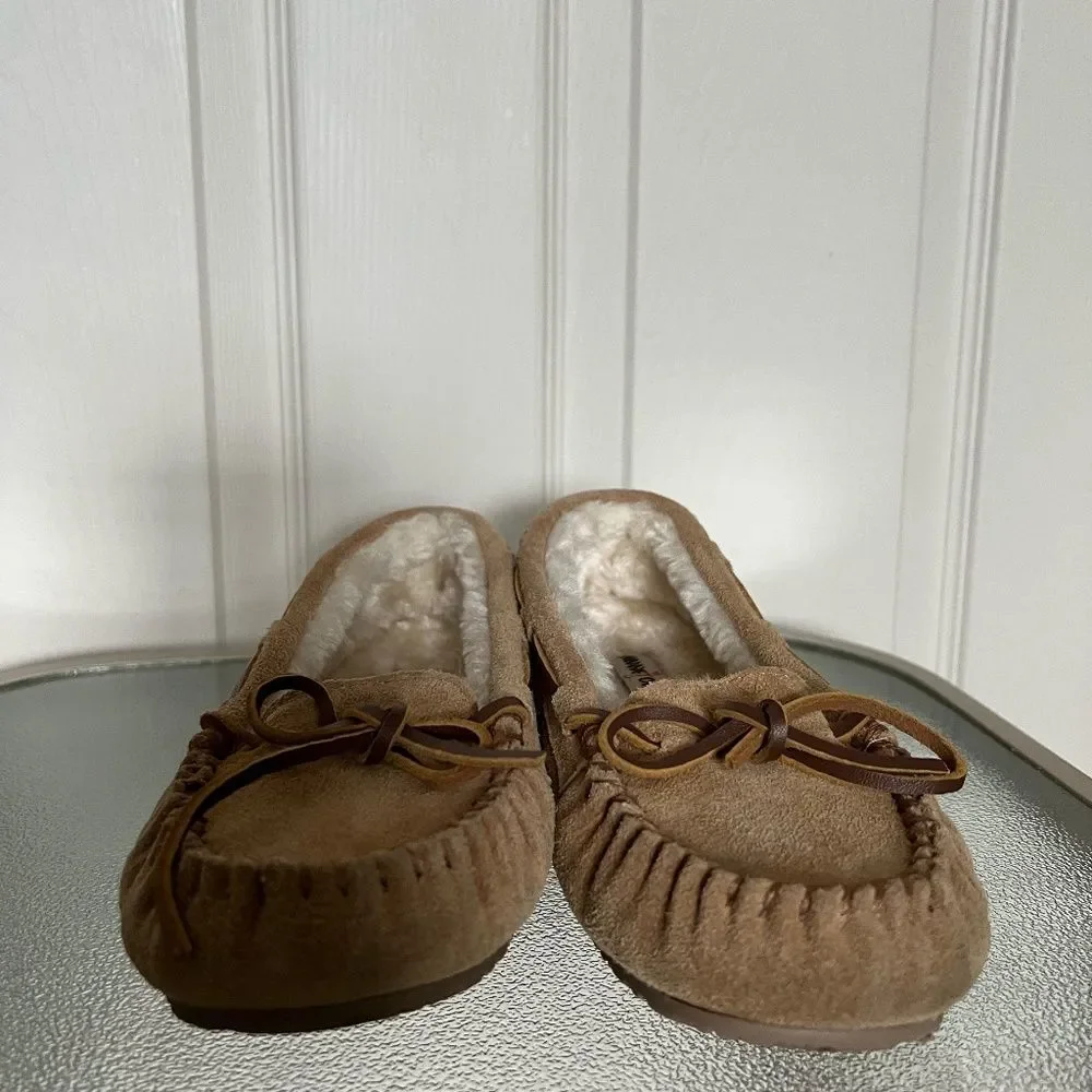 Minnetonka Suede Faux Fur Tan Slippers Size 3